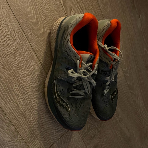 Hi I am selling my nice sports shoes - Picture 2 of 6